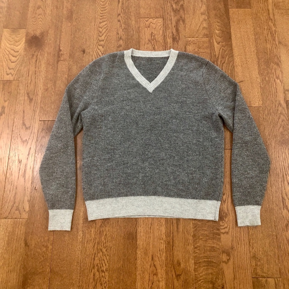 Artisan Made Alpaca Wool Gray V-Neck Men's Sweater